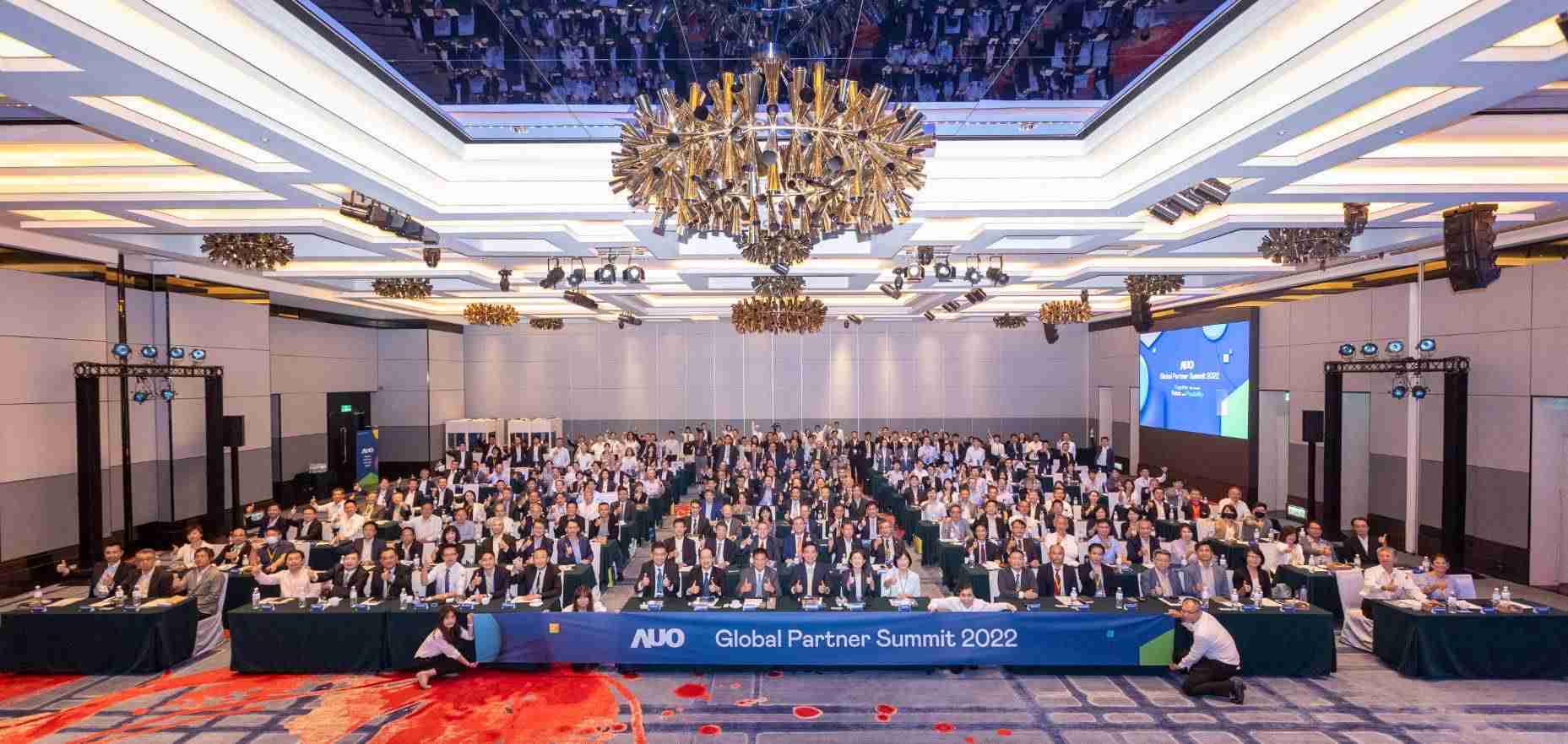 友達推動「安心、、、、創新、、、用心、、、、同心、、、、盡心」五星職旅，，為菲籍員工打造全方位照護，，，，首度贏得「人權實踐與發展領袖獎」殊榮