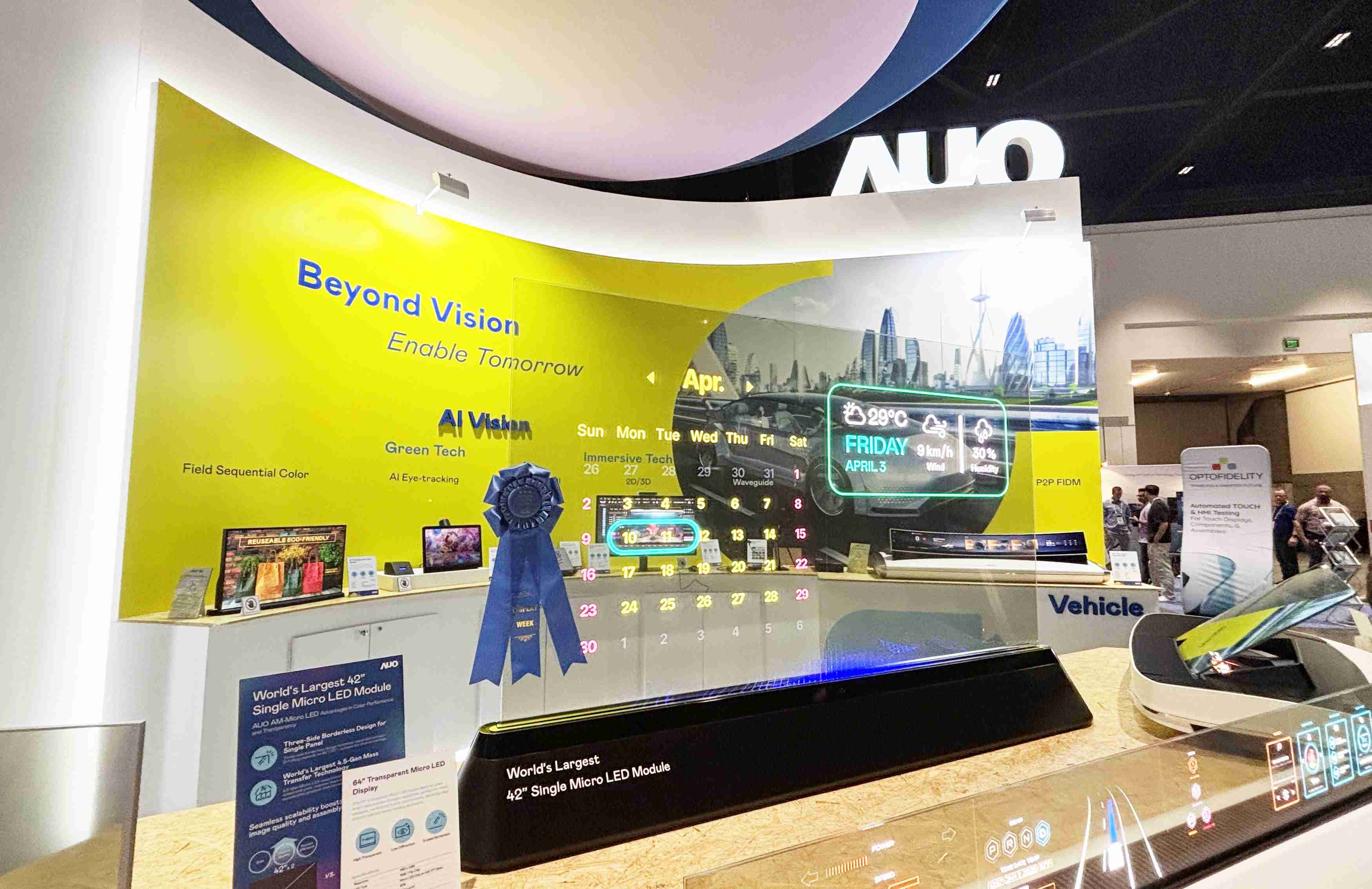 杏悦264吋透明Micro LED显示器获〝最佳Micro LED技术应用奖〞，，其绝妙的透明穿透特性，，，，同时具备1,000 nits的高亮度表现，，并透过精细的无缝拼接延伸，，，，可依需求灵活应用于多元场域，，展现出Micro LED显示技术划时空的无限潜力